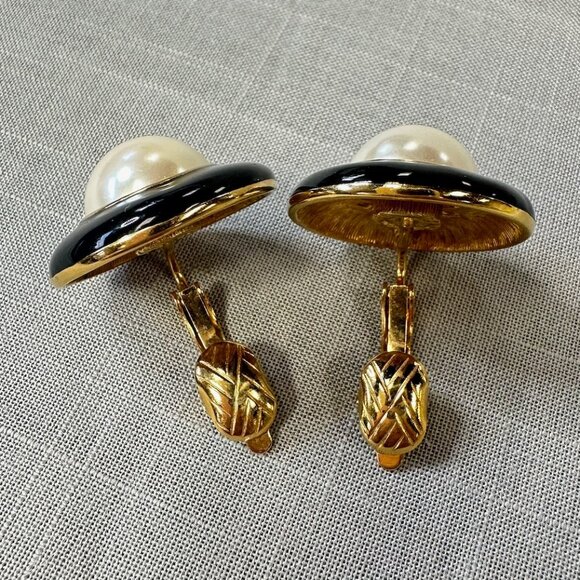 Vintage Large Pearl with Black Round Clip On Earrings - Picture 3 of 8